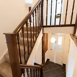 2 Mews - Town Centre Location