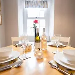 2 Mews - Town Centre Location *