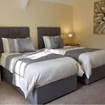 2 Mews - Town Centre Location *