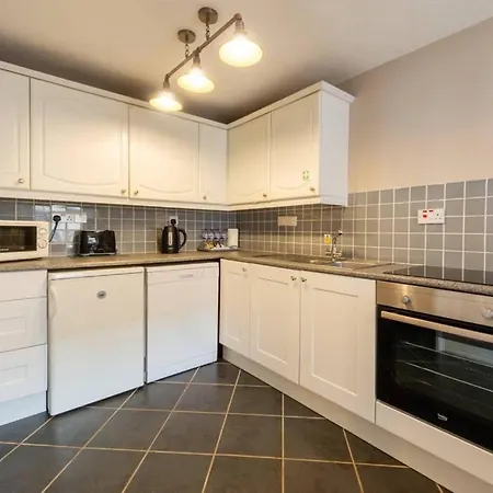 2 Mews - Town Centre Location